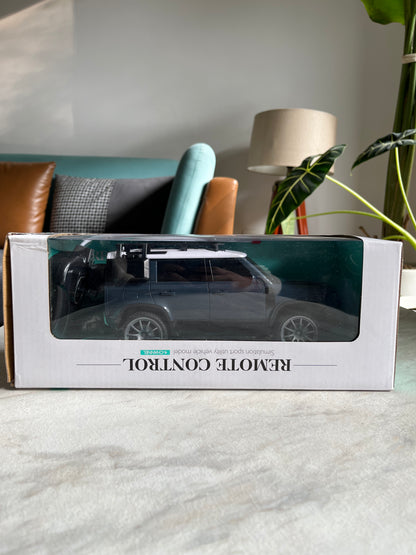 Toytoise Range Rover Defender Pullback Car – Stylish Fun in Miniature