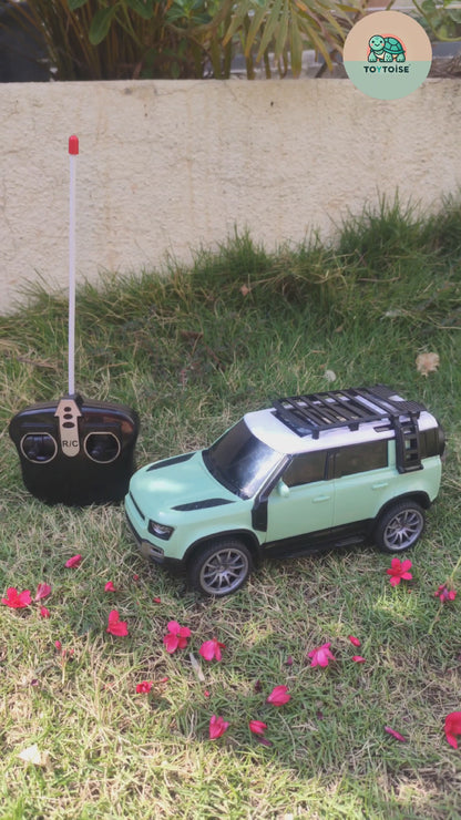 Toytoise Range Rover Defender Pullback Car – Stylish Fun in Miniature